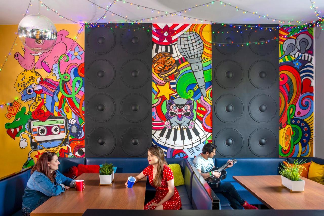 Let'S Rock Party Hostel! Age Limit From 18 Until 40! Krakkó Kültér fotó