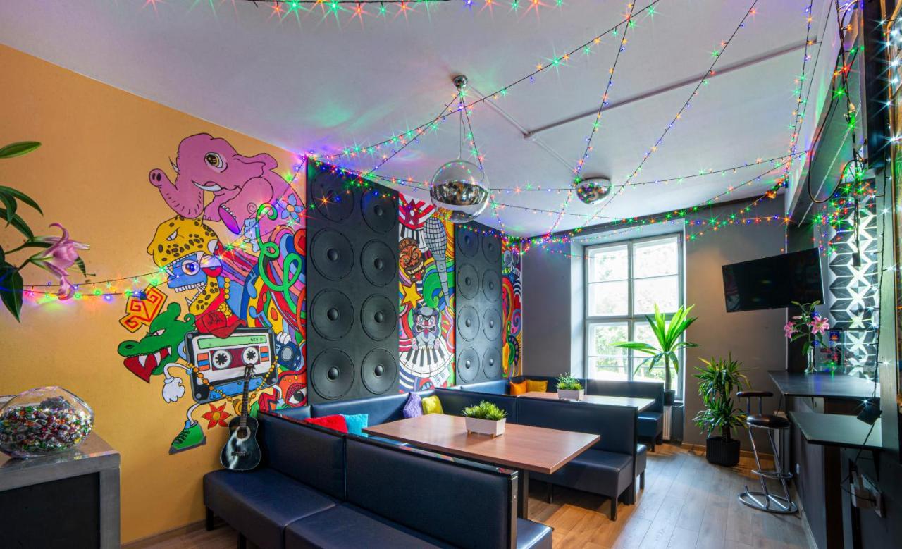 Let'S Rock Party Hostel! Age Limit From 18 Until 40! Krakkó Kültér fotó