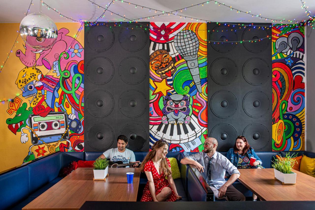 Let'S Rock Party Hostel! Age Limit From 18 Until 40! Krakkó Kültér fotó