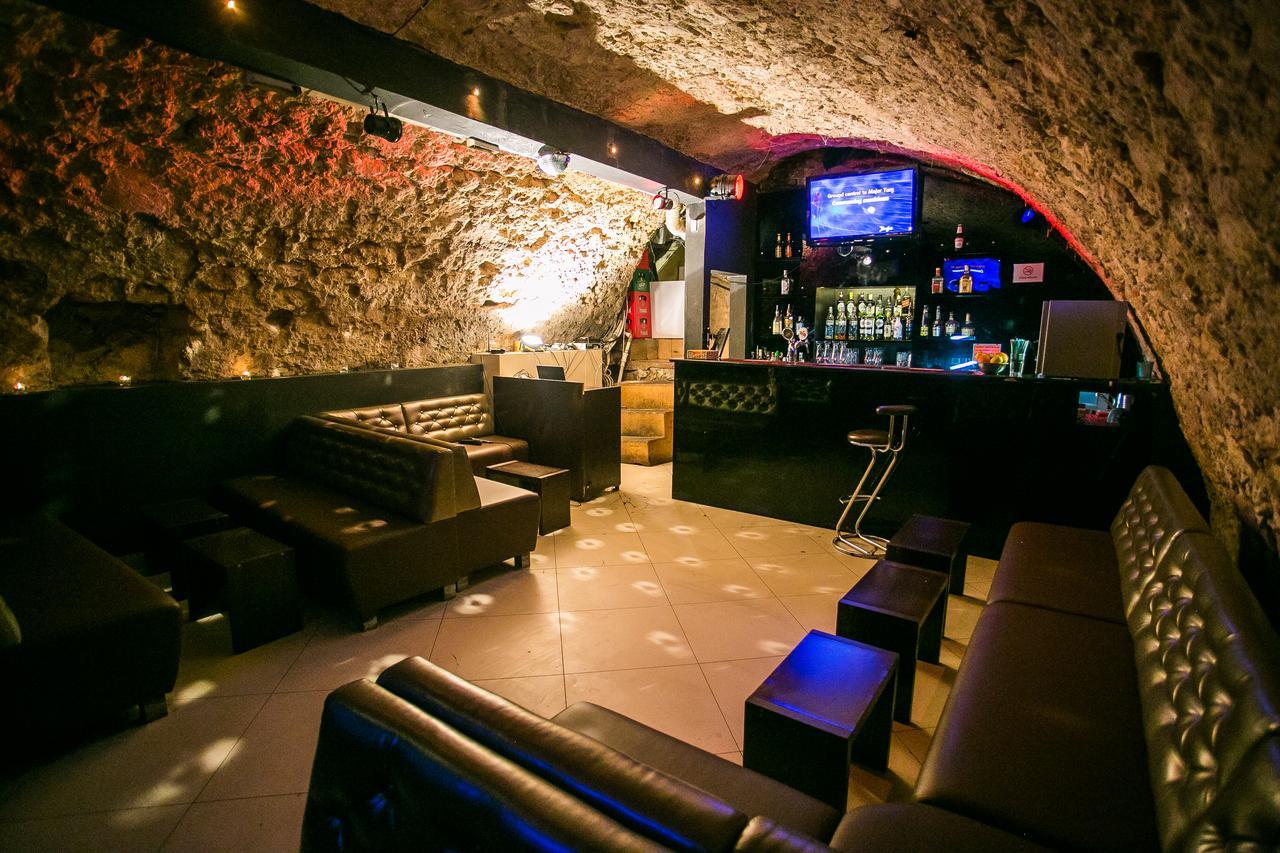 Let'S Rock Party Hostel! Age Limit From 18 Until 40! Krakkó Kültér fotó