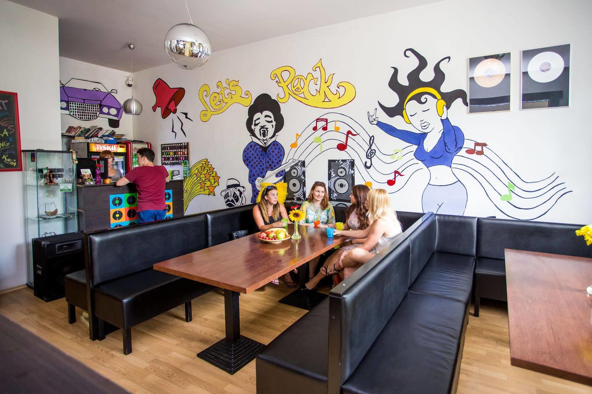 Let'S Rock Party Hostel! Age Limit From 18 Until 40! Krakkó Kültér fotó