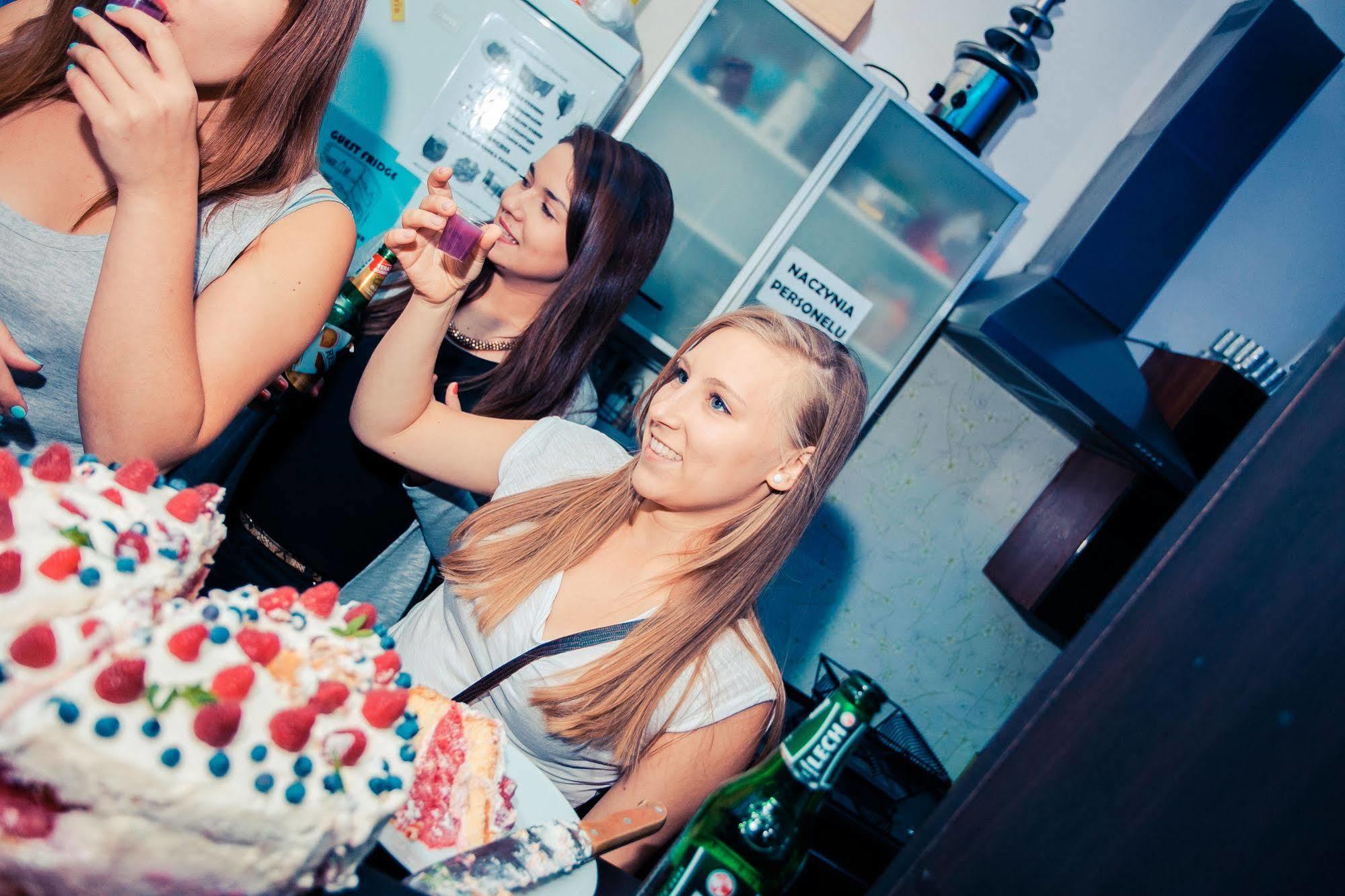 Let'S Rock Party Hostel! Age Limit From 18 Until 40! Krakkó Kültér fotó