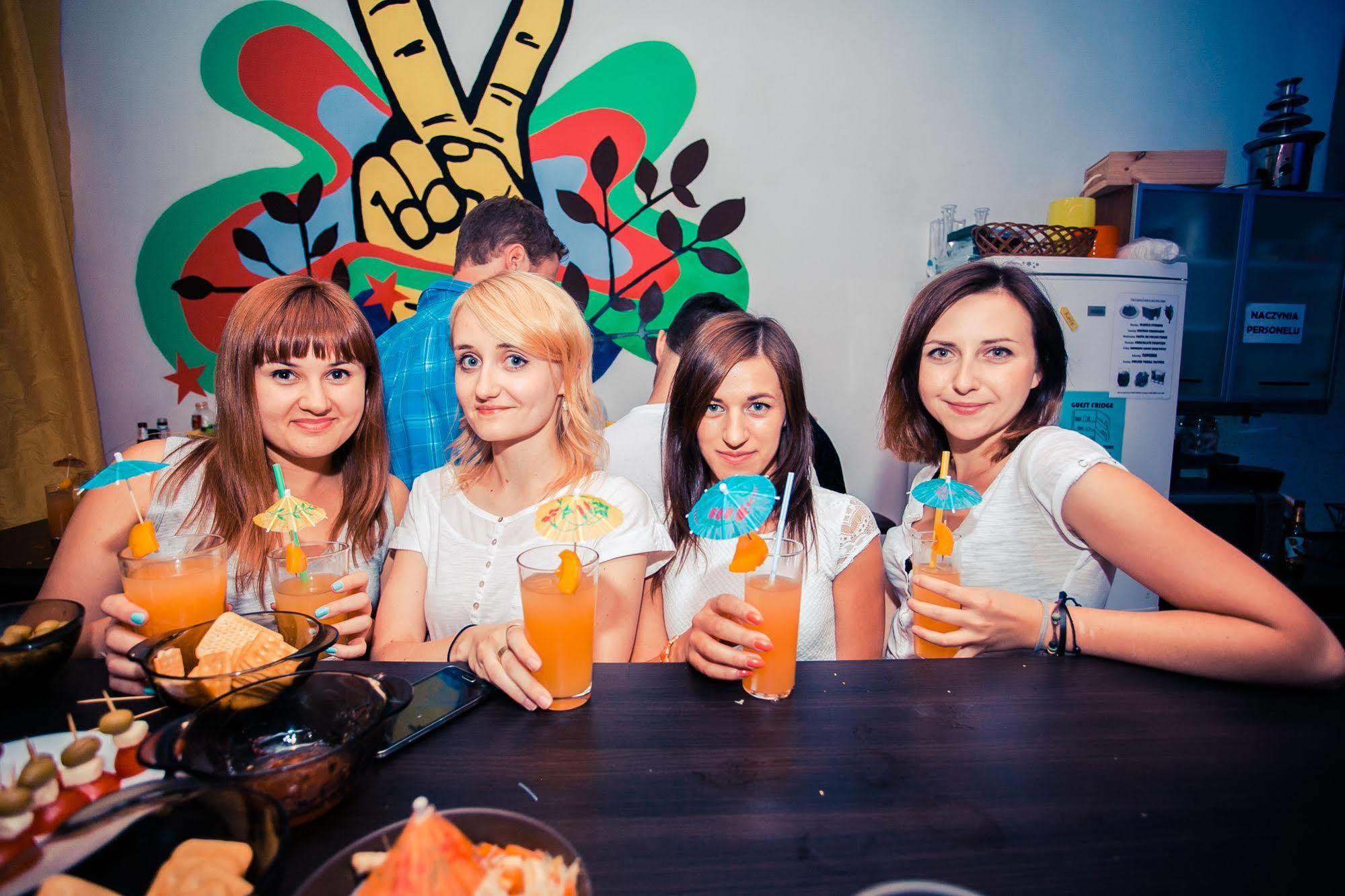 Let'S Rock Party Hostel! Age Limit From 18 Until 40! Krakkó Kültér fotó