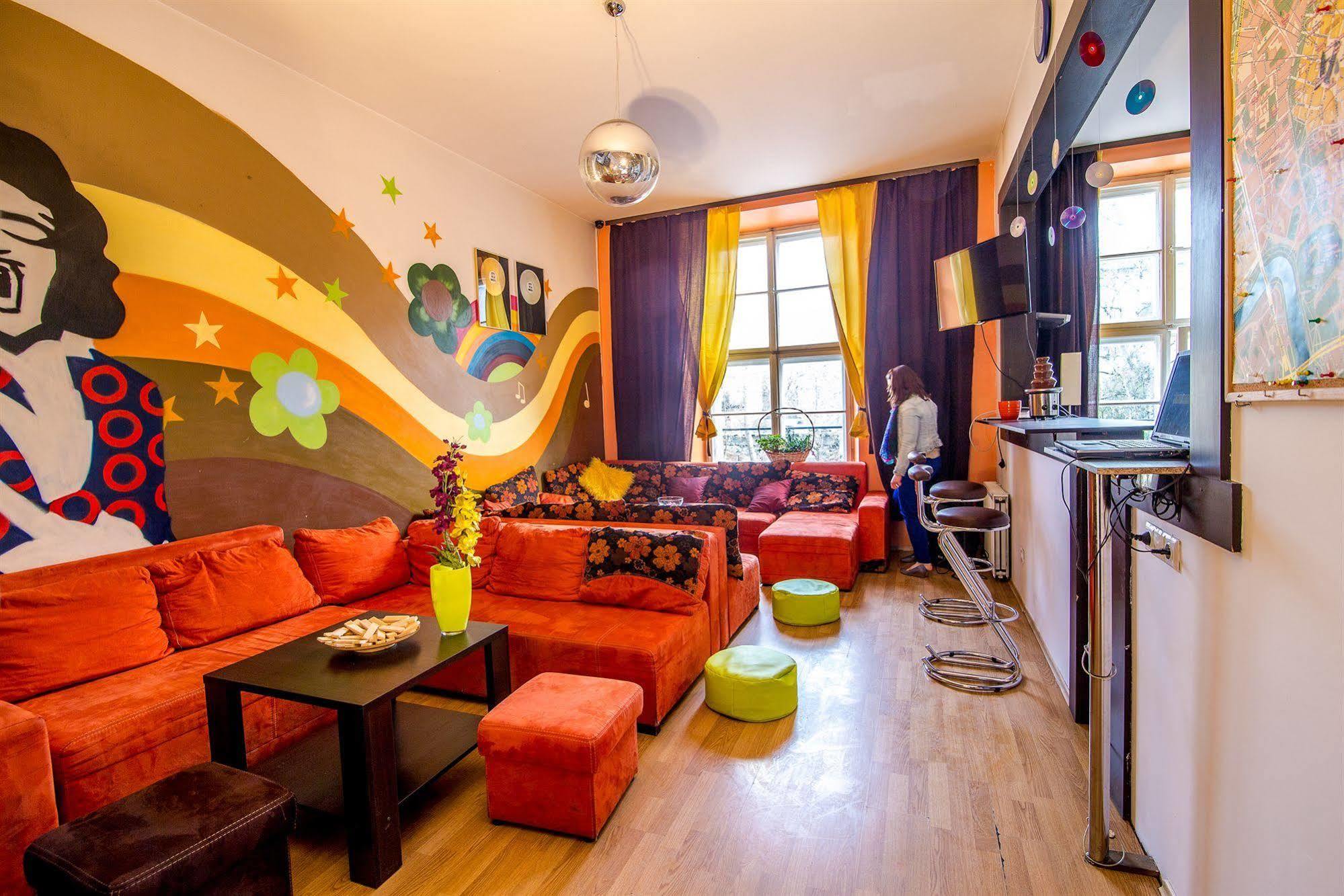 Let'S Rock Party Hostel! Age Limit From 18 Until 40! Krakkó Kültér fotó